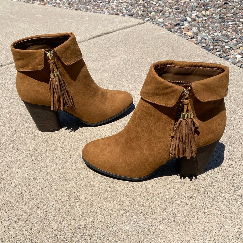 Size 8 Brown Suede Ankle Boots with Heels and Leather Tassel